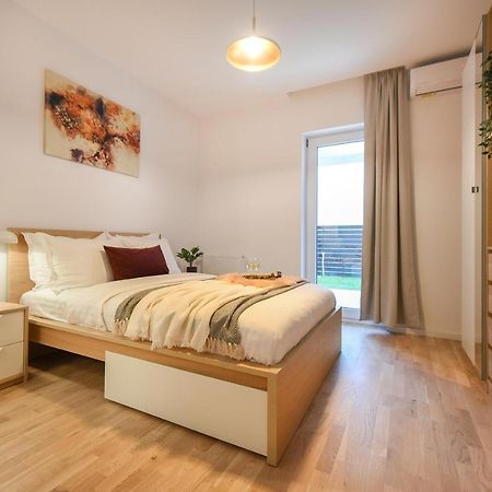 Vacation Feel - 2Br Apartment With Terrace & Private Parking In Baneasa Bukarest Exterior foto